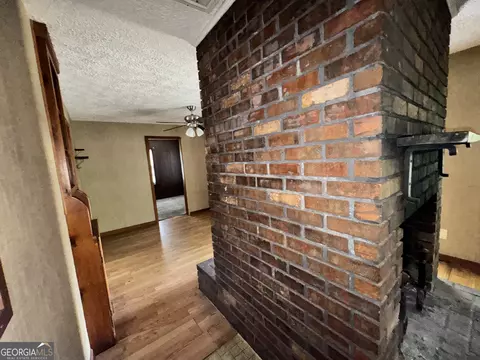 Entry Way - 354 S Pine St, Toccoa, GA 30577 photo 1 of 1