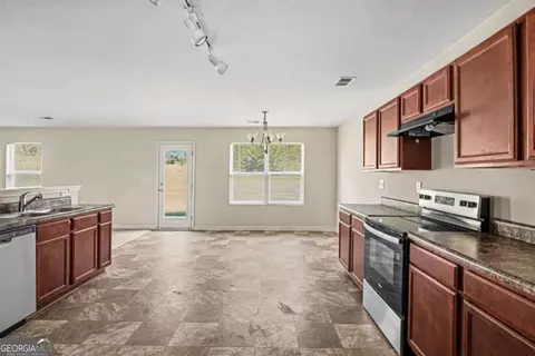 Kitchen - 1160 Pebble Ridge Dr, Hampton, GA 30228 photo 1 of 2