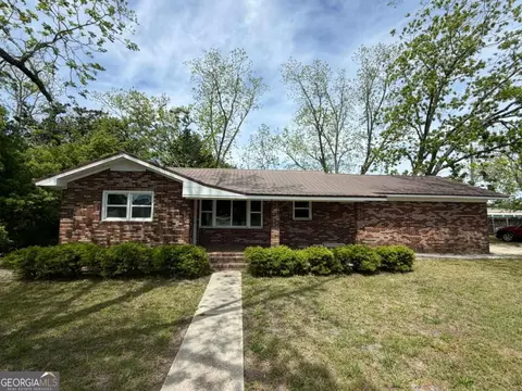 813 W 12th St, Alma, GA 31510