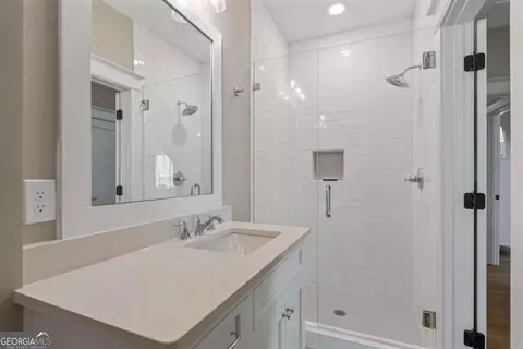 Bath - 16200 Henderson Rd, Milton, GA 30004 photo 6 of 7