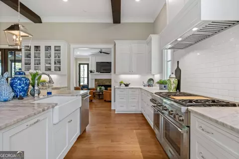 Kitchen - 16200 Henderson Rd, Milton, GA 30004 photo 6 of 8