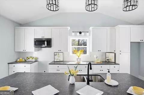 2371 Kensington Rd, Macon, GA 31211