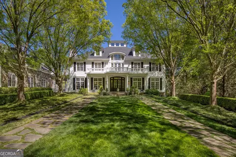 1095 Stonegate Ct, Roswell, GA 30075