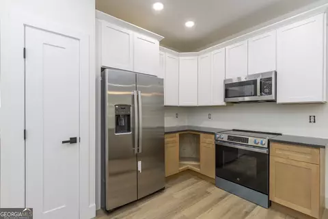 320 Thompson St, Pendleton, SC 29670 photo 3