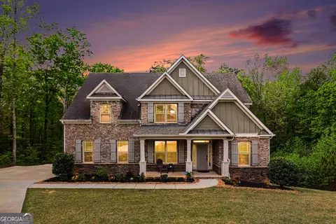 5513 Oconee Dr, Douglasville, GA 30135