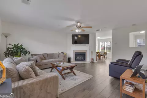 127 Chastain Cir, Newnan, GA 30263