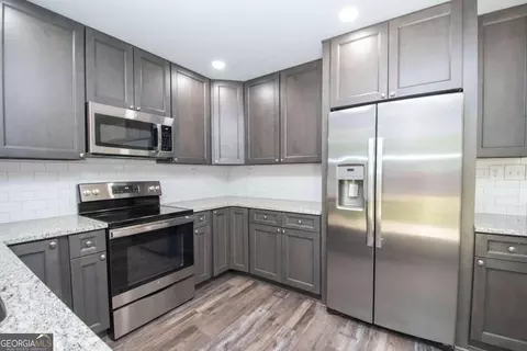 Kitchen - 1589 New Franklin Rd, Lagrange, GA 30240 photo 2 of 3