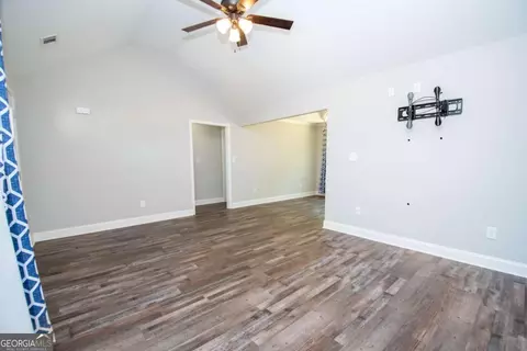 Living - 1589 New Franklin Rd, Lagrange, GA 30240 photo 2 of 4