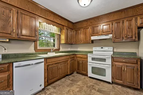 Kitchen - 2801 Hwy 105, Demorest, GA 30535 photo 4 of 4