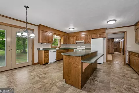 Kitchen - 2801 Hwy 105, Demorest, GA 30535 photo 1 of 4