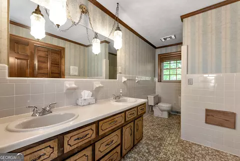 Bath - 2801 Hwy 105, Demorest, GA 30535 photo 1 of 5