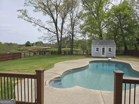 7125 Creek Ridge Dr, Gainesville, GA 30506