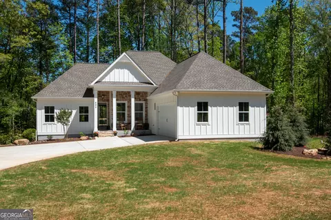 680 Ponderosa Ct, Fayetteville, GA 30214