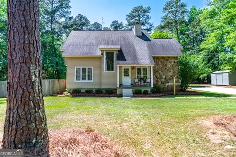 692 Fairmont Dr, Macon, GA 31210