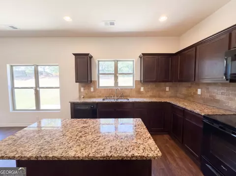Kitchen - 1234 England Ter, Hampton, GA 30228 photo 2 of 2