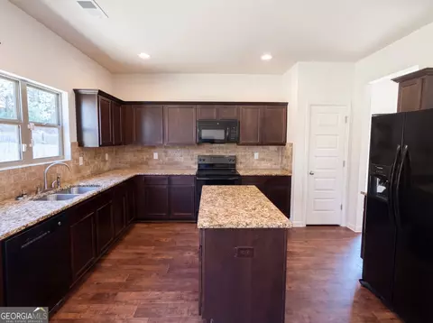 Kitchen - 1234 England Ter, Hampton, GA 30228 photo 1 of 2