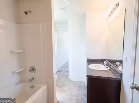 Bath - 1234 England Ter, Hampton, GA 30228 photo 2 of 3