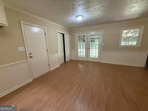 Living - 851 Vernon Ferry Rd, Lagrange, GA 30240 photo 4 of 9