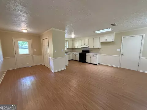 Living - 851 Vernon Ferry Rd, Lagrange, GA 30240 photo 1 of 9