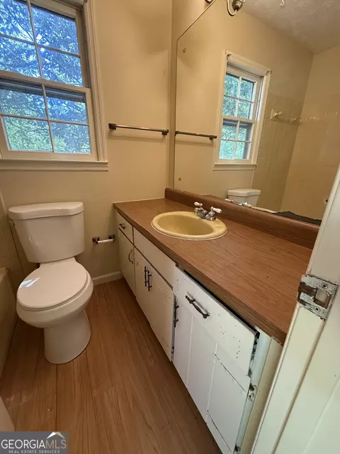 Bath - 851 Vernon Ferry Rd, Lagrange, GA 30240 photo 3 of 4