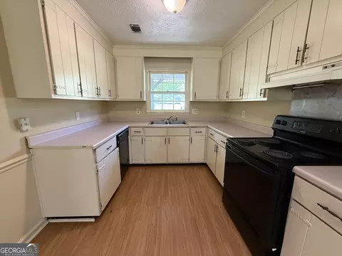 Kitchen - 851 Vernon Ferry Rd, Lagrange, GA 30240 photo 1 of 2