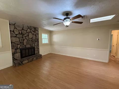 Living - 851 Vernon Ferry Rd, Lagrange, GA 30240 photo 6 of 9