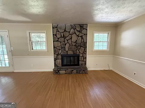 Living - 851 Vernon Ferry Rd, Lagrange, GA 30240 photo 7 of 9