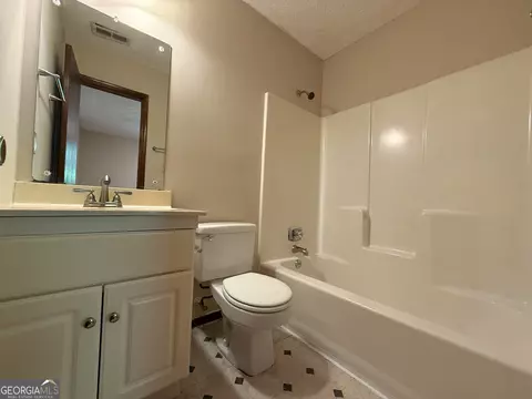 Bath - 115 Daniel Ct, Lagrange, GA 30241 photo 1 of 2