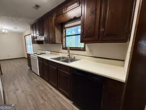 Kitchen - 115 Daniel Ct, Lagrange, GA 30241 photo 2 of 3