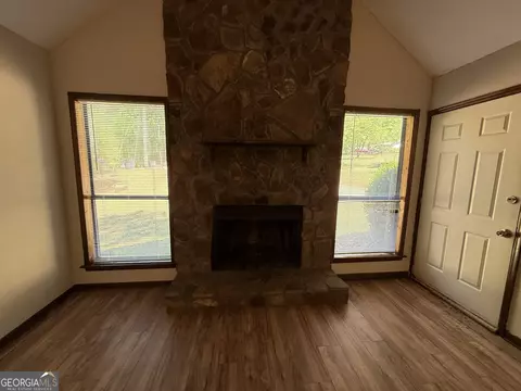 Living - 115 Daniel Ct, Lagrange, GA 30241 photo 4 of 6