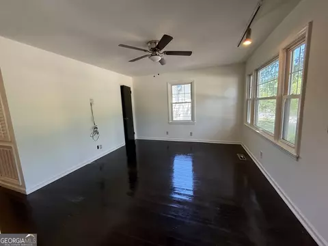Living - 179 Youngs Mill Rd, Lagrange, GA 30241 photo 3 of 5