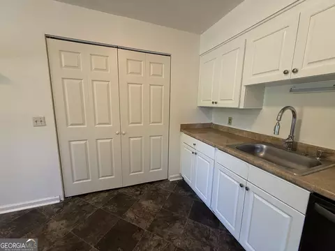 Kitchen - 179 Youngs Mill Rd, Lagrange, GA 30241 photo 5 of 5
