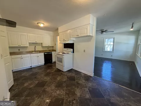 Kitchen - 179 Youngs Mill Rd, Lagrange, GA 30241 photo 1 of 5