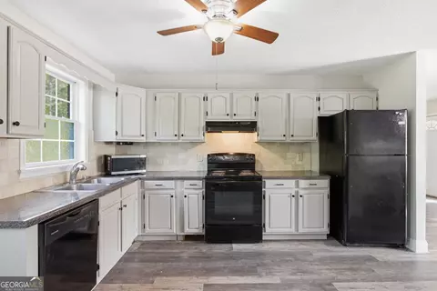 Kitchen - 260 Brookhaven Cir, Toccoa, GA 30577 photo 2 of 2