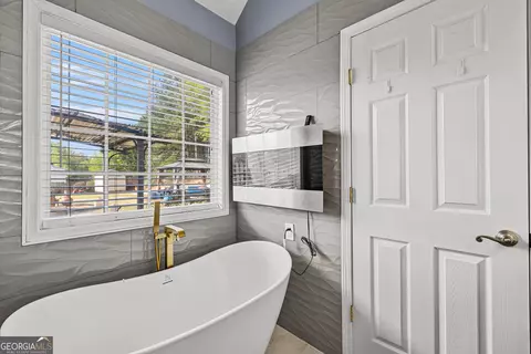 Bath - 15 Freeman Ct, Covington, GA 30016 photo 2 of 5