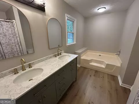 Bath - 191 Moccasin Trl, Lagrange, GA 30241 photo 2 of 5
