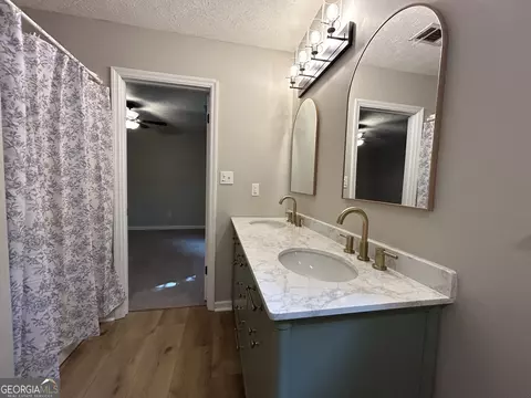 Bath - 191 Moccasin Trl, Lagrange, GA 30241 photo 3 of 5