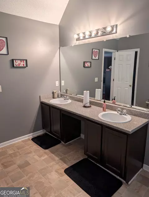 Bath - 405 Browning Field Way, Hampton, GA 30228 photo 3 of 5