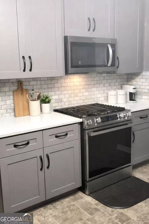 Kitchen - 405 Browning Field Way, Hampton, GA 30228 photo 3 of 4