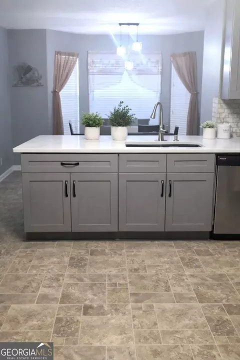 Kitchen - 405 Browning Field Way, Hampton, GA 30228 photo 4 of 4