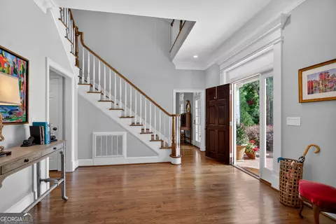 Entry Way - 207 Lakeshore Dr, Lagrange, GA 30240 photo 4 of 5