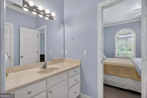Bath - 207 Lakeshore Dr, Lagrange, GA 30240 photo 9 of 12