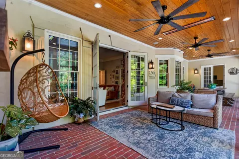 Exterior - 207 Lakeshore Dr, Lagrange, GA 30240 photo 4 of 16