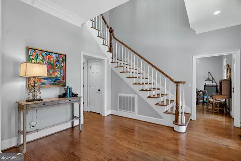 Entry Way - 207 Lakeshore Dr, Lagrange, GA 30240 photo 3 of 5