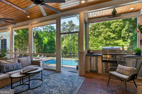 Exterior - 207 Lakeshore Dr, Lagrange, GA 30240 photo 6 of 16