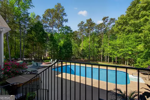 Exterior - 207 Lakeshore Dr, Lagrange, GA 30240 photo 3 of 16