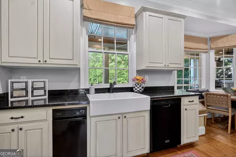 Kitchen - 207 Lakeshore Dr, Lagrange, GA 30240 photo 3 of 6