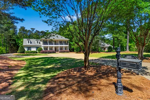 Exterior - 207 Lakeshore Dr, Lagrange, GA 30240 photo 2 of 16