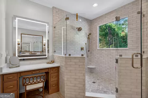 Bath - 207 Lakeshore Dr, Lagrange, GA 30240 photo 6 of 12