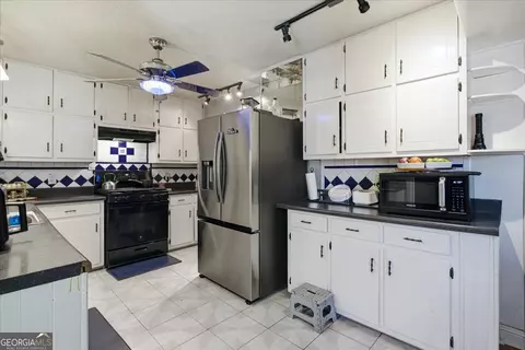 Kitchen - 3270 Rex Rd, Rex, GA 30273 photo 3 of 4